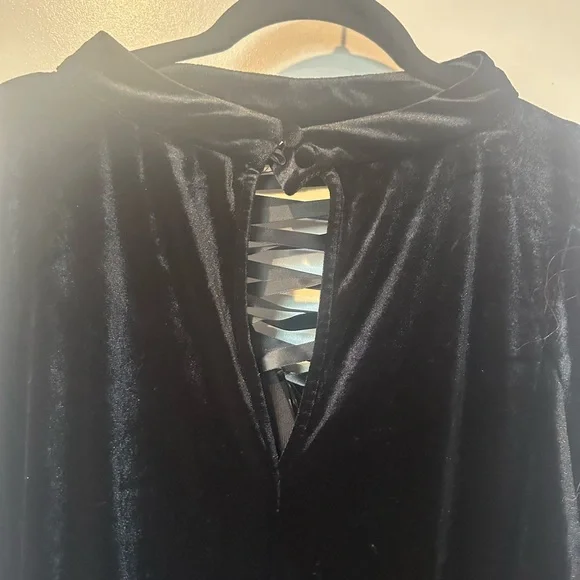 Torrid Black Velvet Flare Sleeve Lace Up Stretch 
Witchy Goth Midi Dress. - Picture 9 of 13